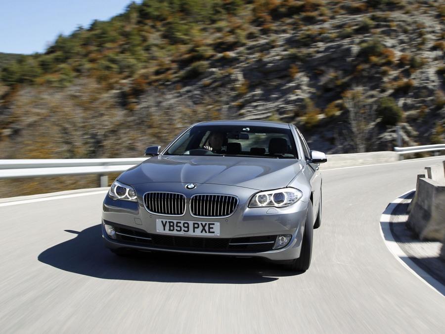  BMW 535i Sedan 2010 года  (UK) (фото 5 из 16)